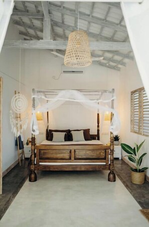 2 bedrooms, iron/ironing board, WiFi, bed sheets - Eliya Villa -Direct Beach access to Madiha beach
(Galle)