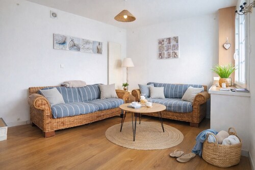 Semi-detached house in the centre of Les Sables - sleeps 6