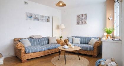 Semi-detached house in the centre of Les Sables - sleeps 6
