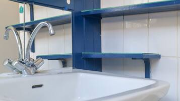 Douche, serviettes fournies