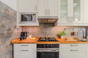 Electric kettle - ShortStayPoland Bohaterewicza B069 (Warsaw)