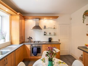 Frigorifero, microonde, forno, lavastoviglie
