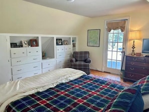 3 habitaciones, escritorio, tabla de planchar con plancha y wifi gratis 