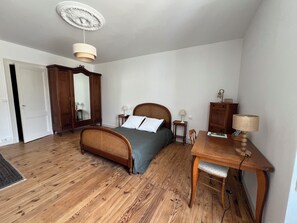 2 soverom, strykejern/-brett, reiseseng for barn og wi-fi (inkludert)