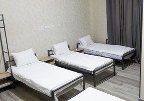 Desk, laptop workspace, free WiFi - Booking.Hotel (Tashkent)