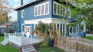 BBQ/picnic area - Thames Home (Taylor)