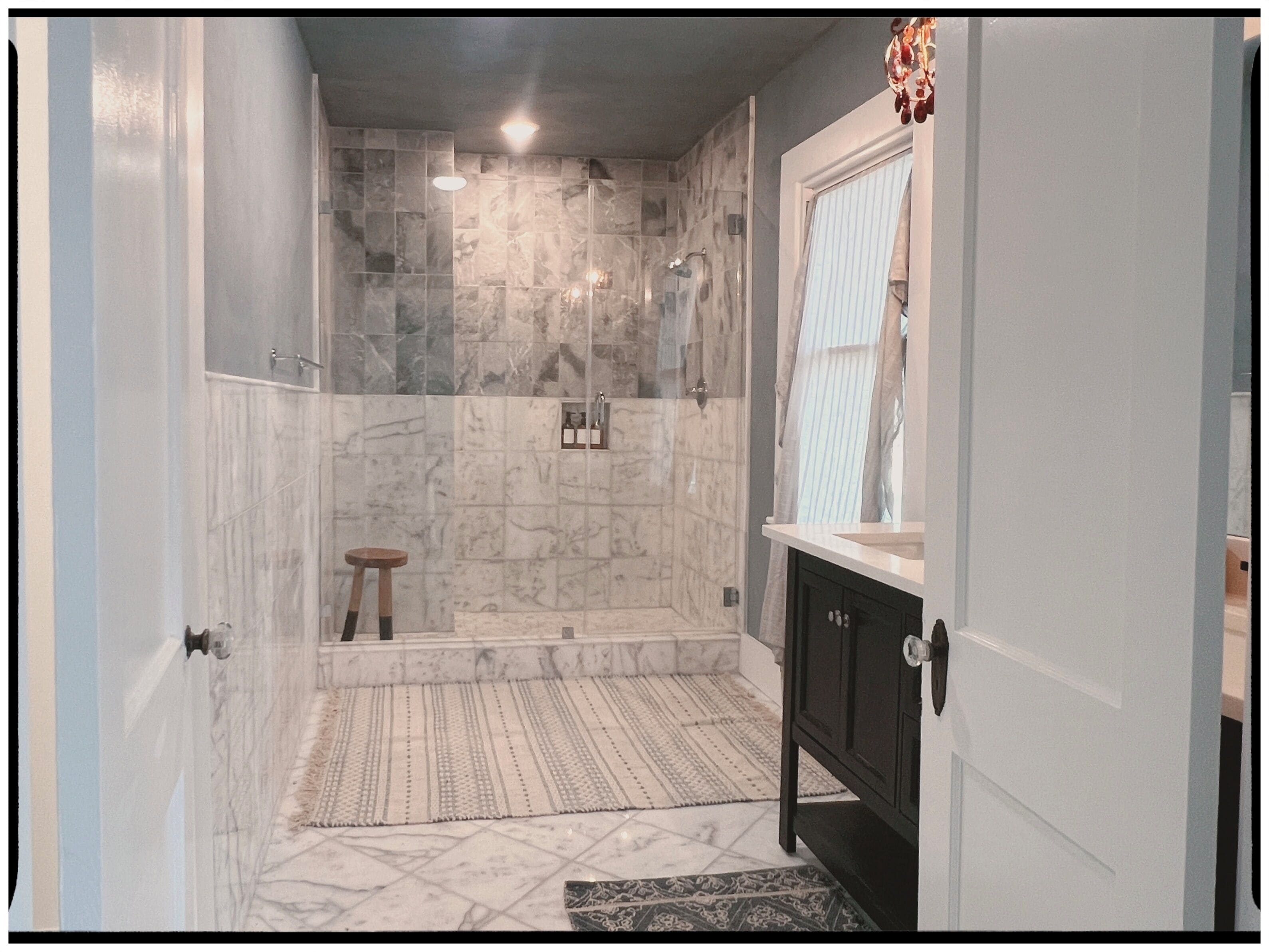 Deluxe Double Room, 1 King Bed | Bathroom | Free toiletries, towels, soap, shampoo