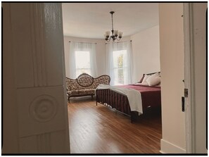 Deluxe Double Room, 1 King Bed | Free WiFi - Thames Home (Taylor)