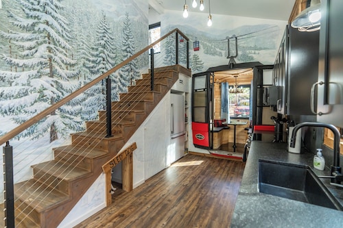 Gondola34 - Poconos most unique tiny cabin!  2 minutes to JFBB  Ski & dinning!