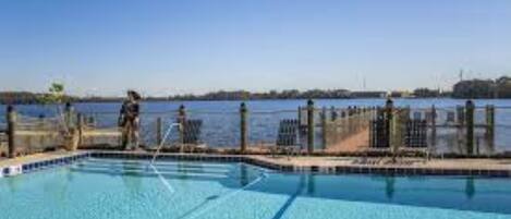 Piscine extérieure, piscine chauffée