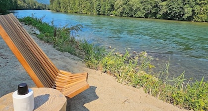 Skagit Riverhouse Retreat- Dogs welcome, Hot Tub
