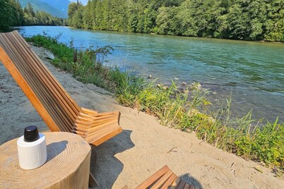 Skagit Riverhouse Retreat- Dogs welcome