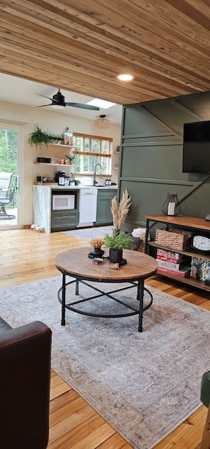 Interior - Cascade River Hideaway-Dogs welcome, off-grid (Marblemount)