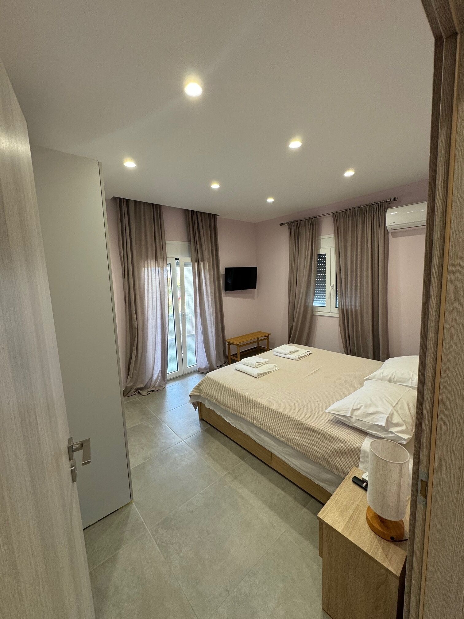 3 habitaciones, tabla de planchar con plancha y wifi gratis 