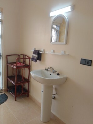 Bathroom - 2 bedroom 1 bathroom surrounded by mountains and lakes (Khenifra)