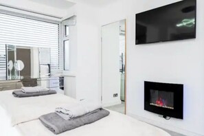 House | 5 bedrooms, iron/ironing board, free WiFi, bed sheets