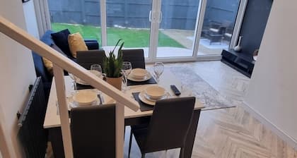 Private Gated Modern Home in Southampton - Estwood