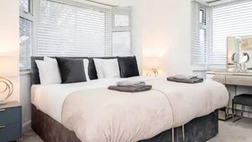 House | 5 bedrooms, iron/ironing board, free WiFi, bed sheets