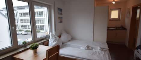 1 bedroom, in-room safe, desk, iron/ironing board