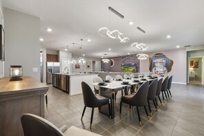Dining - 2 villas\30-bedroom\30bathroom\private pool Near Disney (Kissimmee)