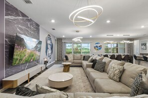 Living area - 2 villas\30-bedroom\30bathroom\private pool Near Disney (Kissimmee)