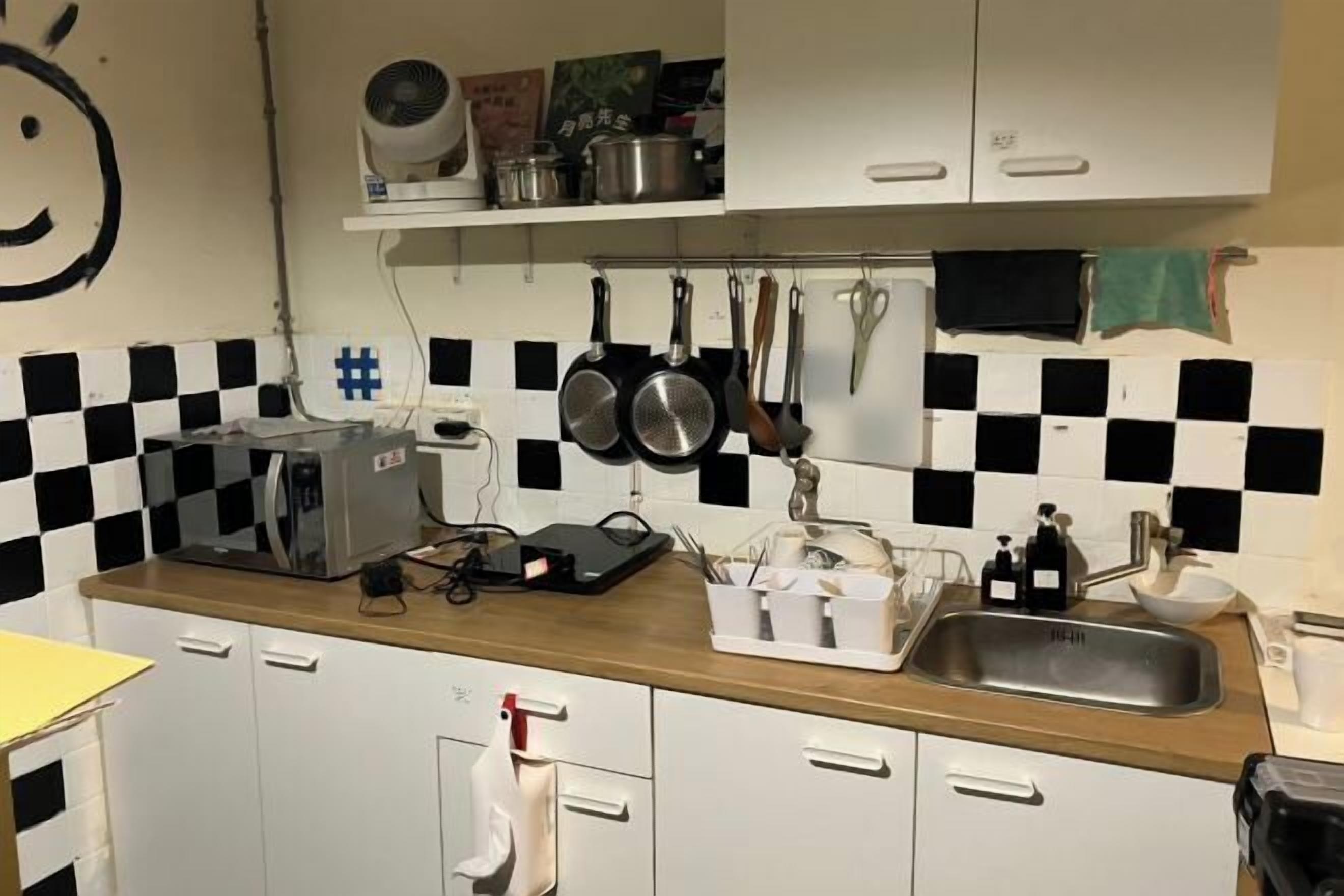 Cozinha privada | Micro-ondas, cooktop, talheres/pratos/utensílios de cozinha