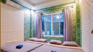 A room with three beds, each with a pillow and rolled-up towels. - Baan Bonhuer Pool Villa Hua-Hin (Hua Hin)