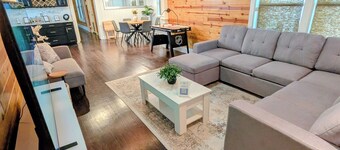 Modern Cabin Style Cottage 1-Block from Historic Downtown McKinney