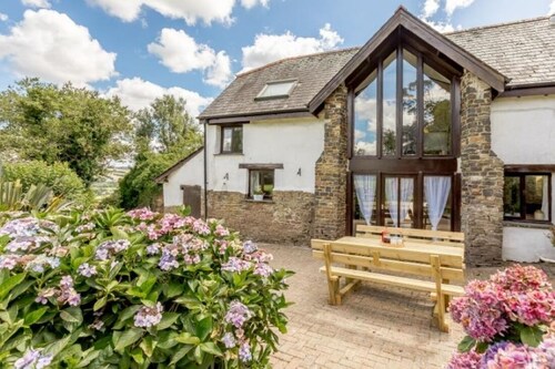 The Threshing Barn - Light and airy traditional Devon Barn, pet friendly! 