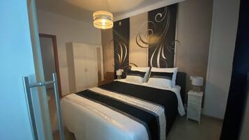 House | 3 bedrooms, iron/ironing board, free WiFi, bed sheets