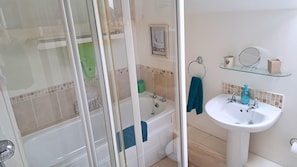 Apartment | Bathroom