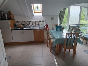 Apartment | Dining - Shell Hill 3-bed Apt, Sleeps 6, 15 Mins to Beach (Coleraine)