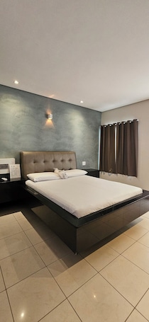 Luxury Double Room | Hypo-allergenic bedding, free WiFi, bed sheets