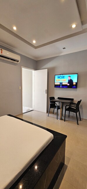 Comfort Double Room | Hypo-allergenic bedding, free WiFi, bed sheets - pousada ponta negra (Manaus)