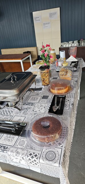 Free daily cooked-to-order breakfast