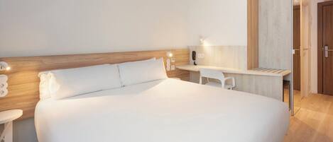 Double Room | In-room safe, desk, laptop workspace, free WiFi