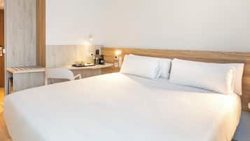 Habitación doble superior | Caja fuerte, escritorio, espacio para trabajar con un portátil