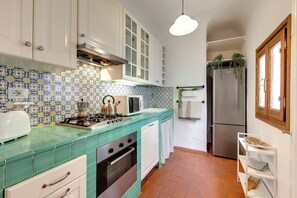 Apartment | Private kitchenette | Fridge, microwave, oven, dishwasher - Mamo Florence - Maddalena Apartment (Florence)