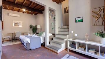 Apartment | Wohnbereich | 24-Zoll-Flachbildfernseher mit Digitalempfang