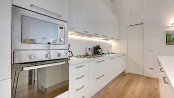 Apartment | Eigene Kochnische | Kühlschrank, Ofen, Geschirrspüler, Espressomaschine