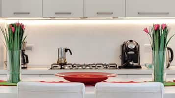 Apartment | Eigene Kochnische | Kühlschrank, Ofen, Geschirrspüler, Espressomaschine