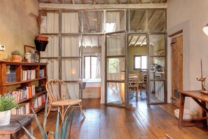 Apartment | Living area | 24-inch flat-screen TV with digital channels - Mamo Florence - Monte Croci Apartment (Florence)