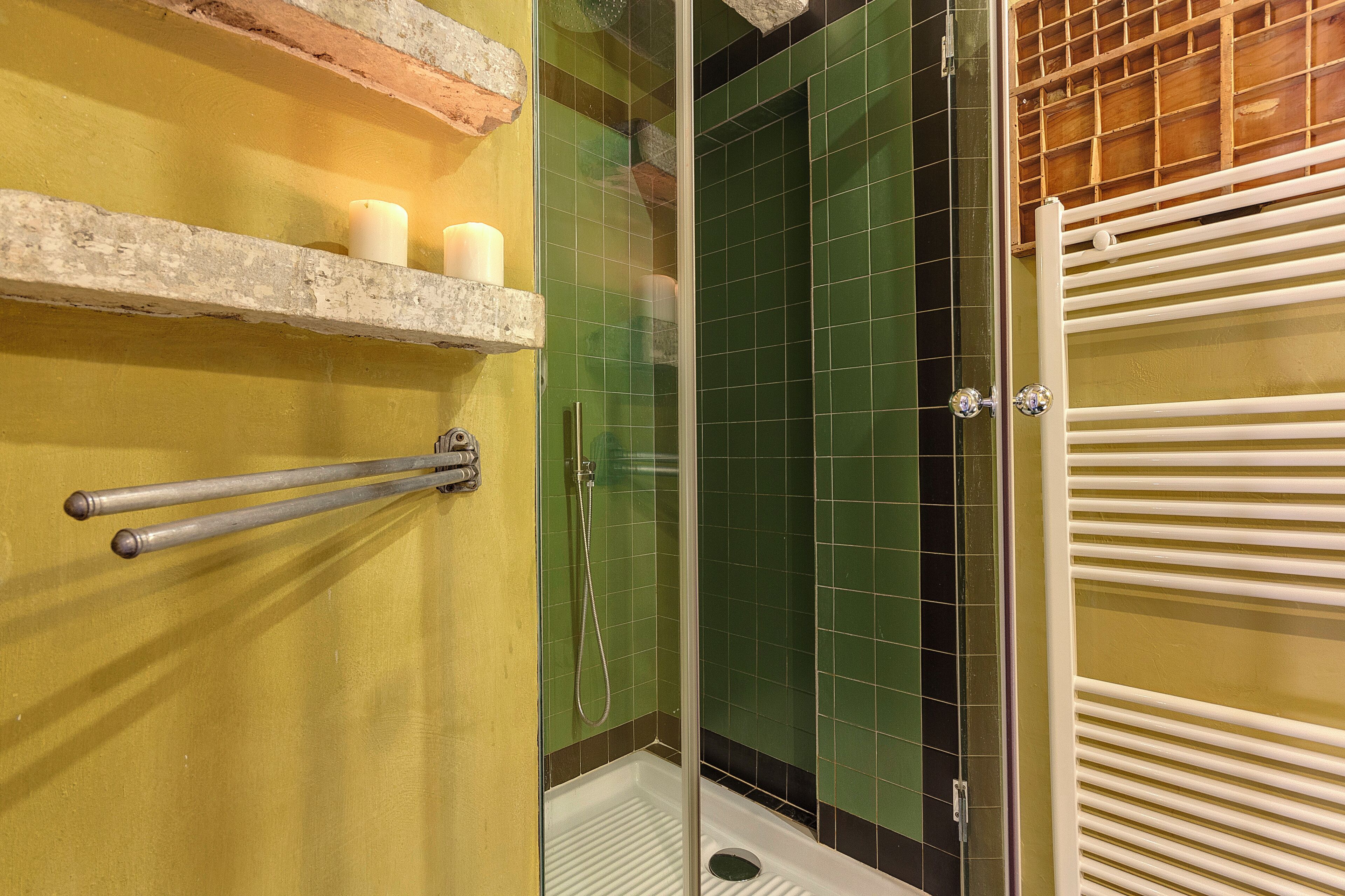 Apartment | Bathroom | Shower, hair dryer, bidet, towels