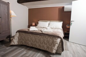 Apartment | 5 bedrooms, laptop workspace, iron/ironing board, free WiFi - Mamo Florence - Orsini Apartment (Florence)
