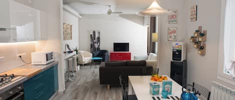 Departamento | Área de sala de estar | Televisión de pantalla plana de 24 pulgadas con canales digitales