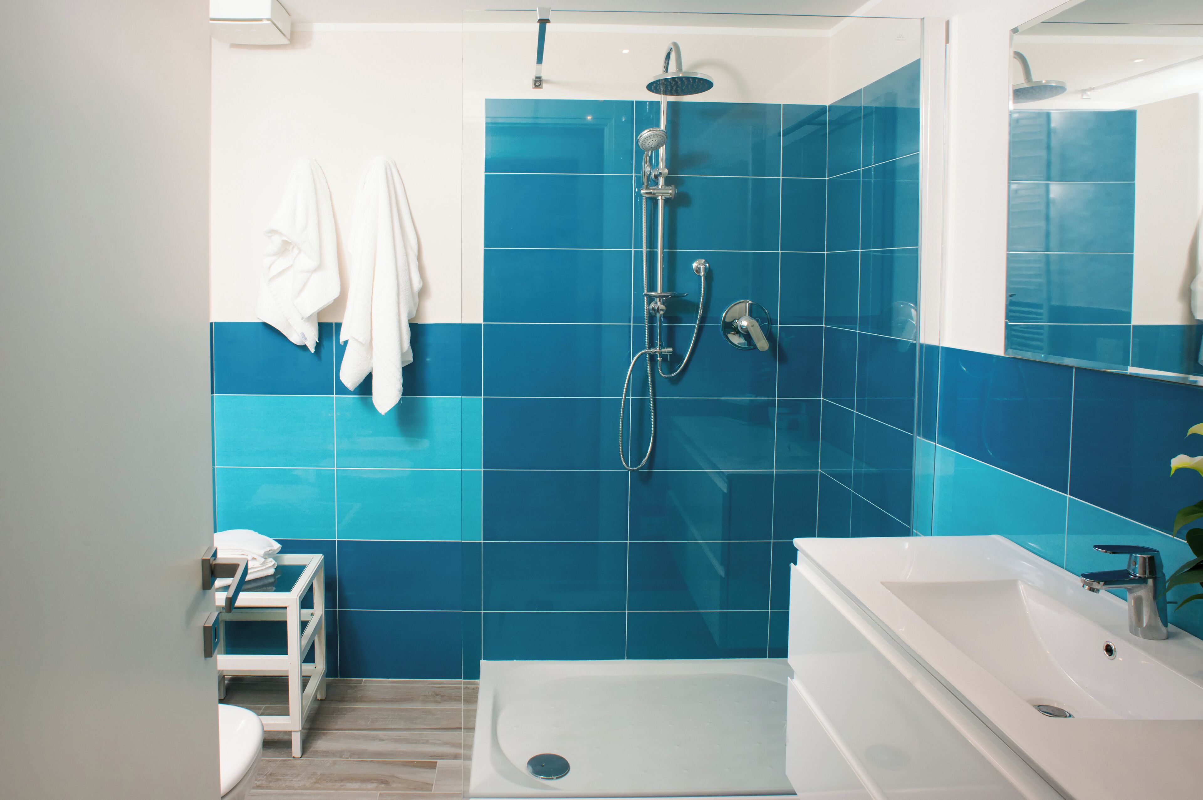 Apartamento | Banheiro | Chuveiro, secador de cabelo, bidê, toalhas de banho
