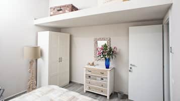 Apartment | 5 bedrooms, laptop workspace, iron/ironing board, free WiFi