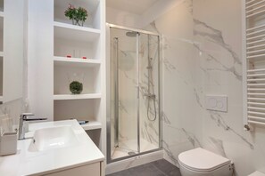 Apartment | Badezimmer | Dusche, Haartrockner, Bidet, Handtücher