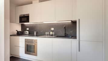 Refrigerador, microondas, horno, lavavajillas