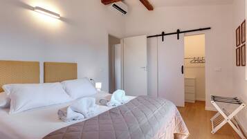 Apartment | 3 bedrooms, laptop workspace, iron/ironing board, free WiFi